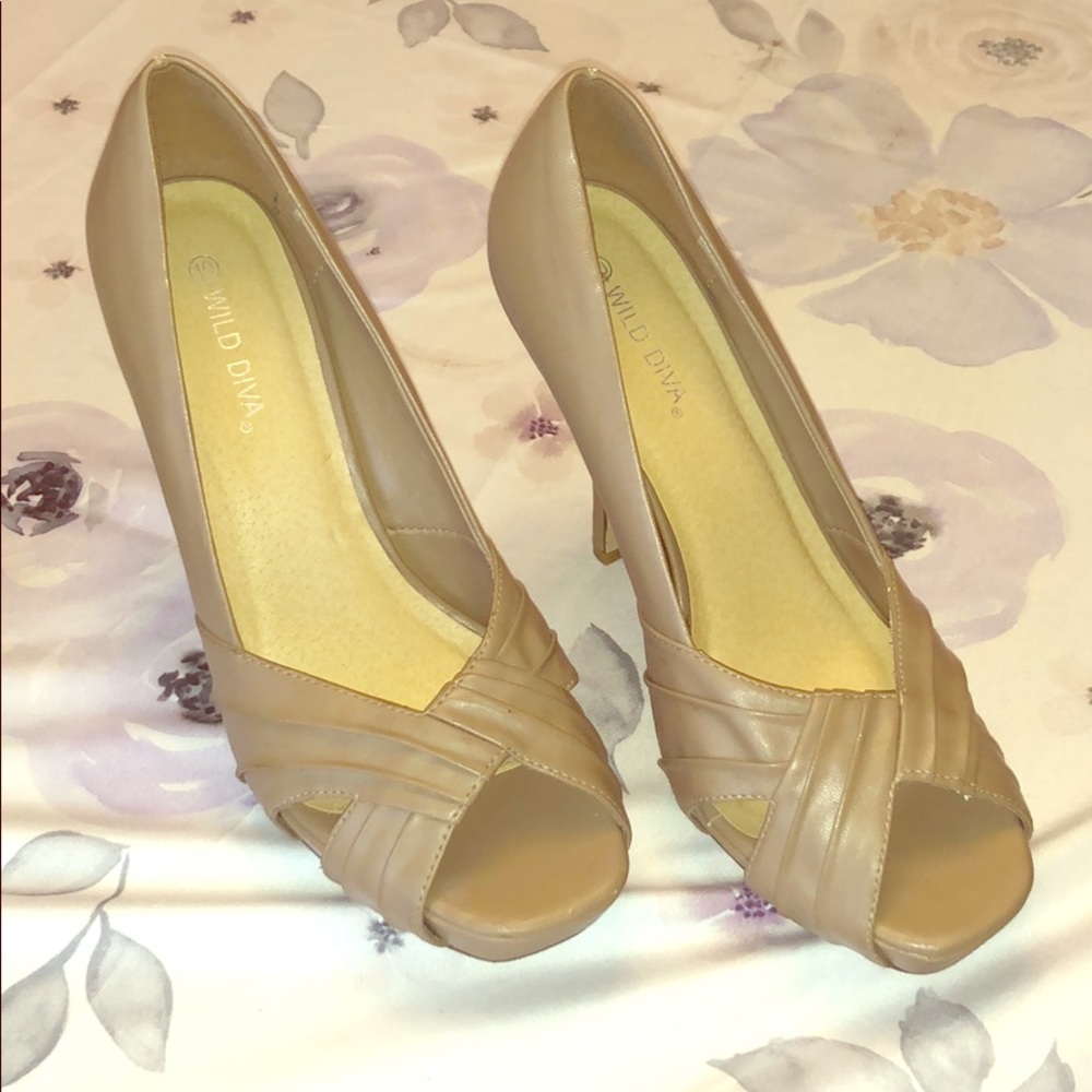 Wild Diva size 10 wedge sandals with 3.5 inch heel